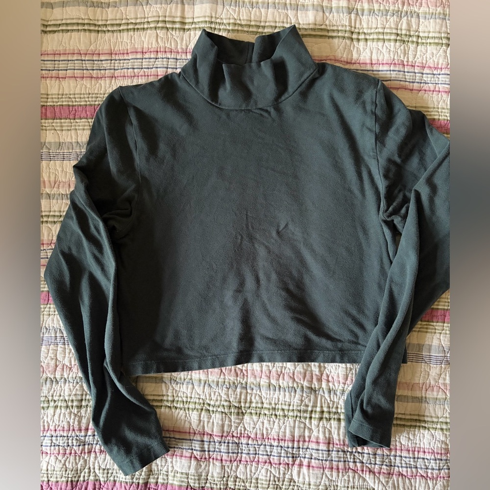 Amae boutique cropped top 
This small clothing maker closed shop